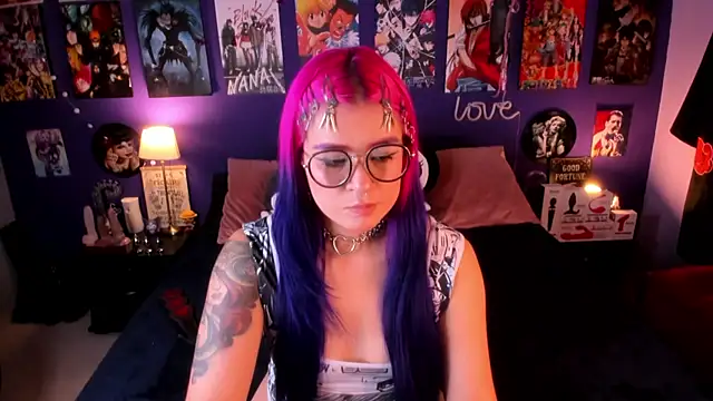 Snapshot of anne_cross chatting on October 15, 2025, 11:35 pm anne cross online show from October 15, 2025, 11:35 pm