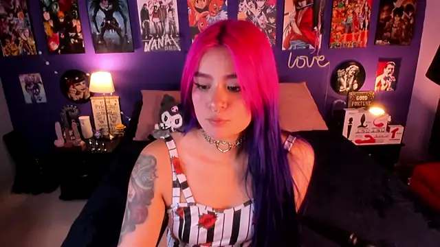 Snapshot of anne_cross chatting on October 15, 2025, 2:32 am anne cross online show from October 15, 2025, 2:32 am