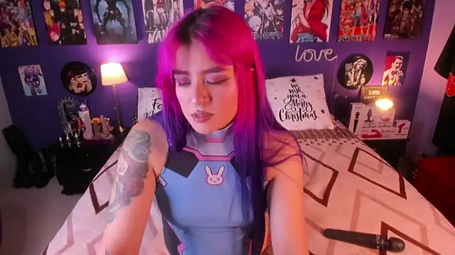 Snapshot of anne_cross chatting on November 25, 2025, 8:42 pm anne cross online show from November 25, 2025, 8:42 pm