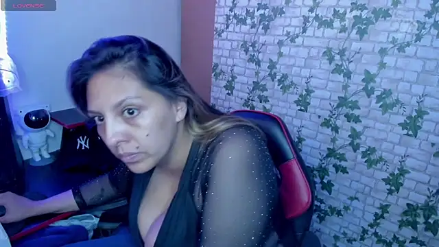 MIABOOBS   online show from November 4, 2025, 3:21 am