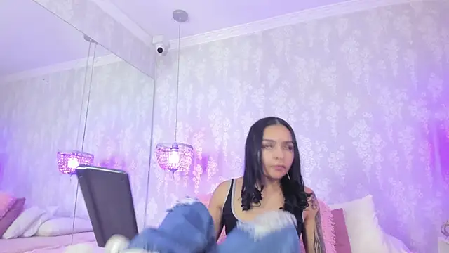Snapshot of leigh-angels chatting on May 25, 2026, 9:35 pm leigh-angels online show from May 25, 2026, 9:35 pm
