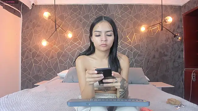 Snapshot of leigh-angels chatting on November 17, 2025, 9:52 pm leigh-angels online show from November 17, 2025, 9:52 pm