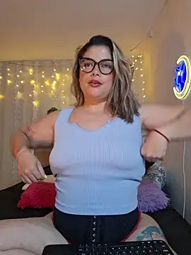 Juliietha servas online show from May 8, 2026, 12:47 am