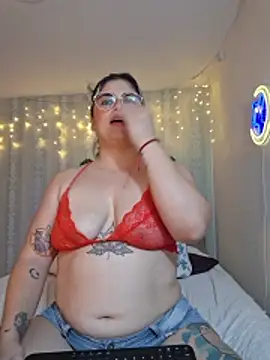 Snapshot of Juliietha_servas chatting on May 18, 2026, 4:07 am Juliietha servas online show from May 18, 2026, 4:07 am