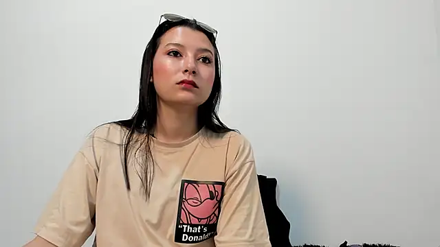 cami-01 online show from October 13, 2025, 8:32 pm