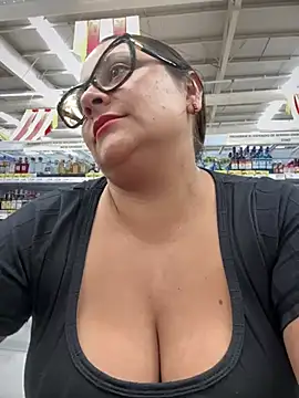 Snapshot of Sol_biglips chatting on January 31, 2025, 1:23 pm Sol biglips online show from January 31, 2025, 1:23 pm