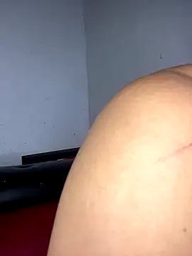 Snapshot of Azuna25 chatting on October 21, 2025, 8:30 pm Azuna25 online show from October 21, 2025, 8:30 pm