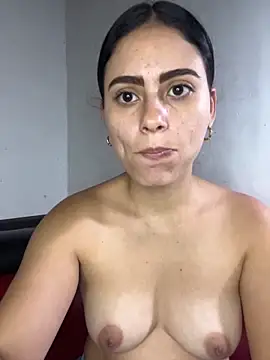 Snapshot of Azuna25 chatting on October 11, 2025, 5:58 pm Azuna25 online show from October 11, 2025, 5:58 pm