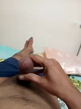 AUNTY1984 online show from April 23, 2026, 4:52 am
