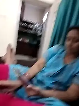 AUNTY1984 online show from May 1, 2026, 2:33 pm