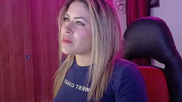 Natalia Montoya online show from October 9, 2025, 2:01 am