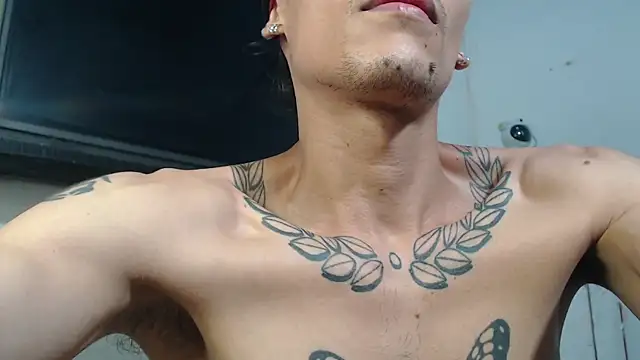 Snapshot of bix_couples chatting on November 2, 2025, 4:39 am bix couples online show from November 2, 2025, 4:39 am