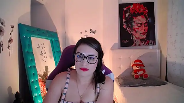 Snapshot of esmeraldaa230 chatting on September 26, 2025, 8:05 pm esmeraldaa230 online show from September 26, 2025, 8:05 pm