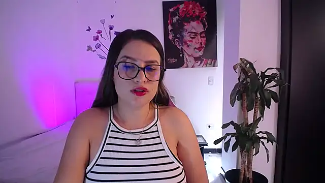 esmeraldaa230 online show from March 22, 2026, 7:37 pm