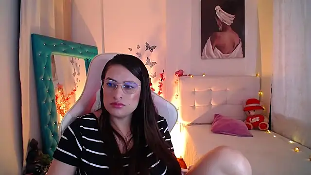 Snapshot of esmeraldaa230 chatting on February 27, 2025, 5:05 pm esmeraldaa230 online show from February 27, 2025, 5:05 pm
