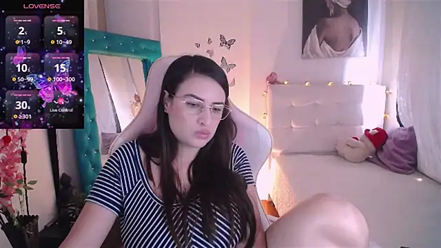 Snapshot of esmeraldaa230 chatting on February 16, 2025, 8:00 pm esmeraldaa230 online show from February 16, 2025, 8:00 pm