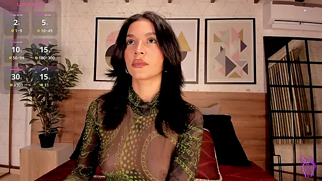 LunaRuso online show from October 19, 2025, 8:11 pm