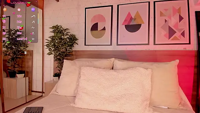 Snapshot of LunaRuso chatting on March 10, 2026, 7:51 pm LunaRuso online show from March 10, 2026, 7:51 pm