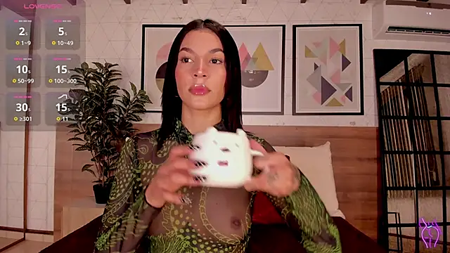 LunaRuso online show from November 18, 2025, 7:39 pm