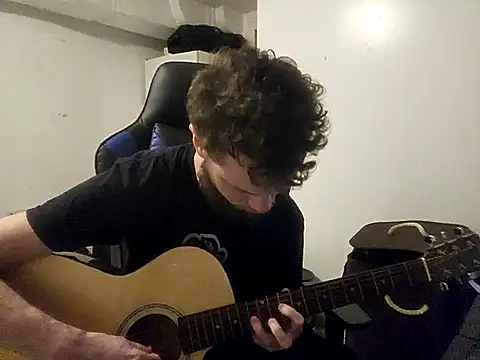 Snapshot of Talenjames4 chatting on December 14, 2025, 12:50 am Talenjames4 online show from December 14, 2025, 12:50 am