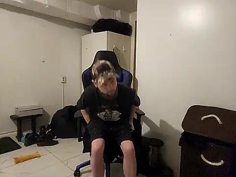 Snapshot of Talenjames4 chatting on December 15, 2025, 3:01 am Talenjames4 online show from December 15, 2025, 3:01 am