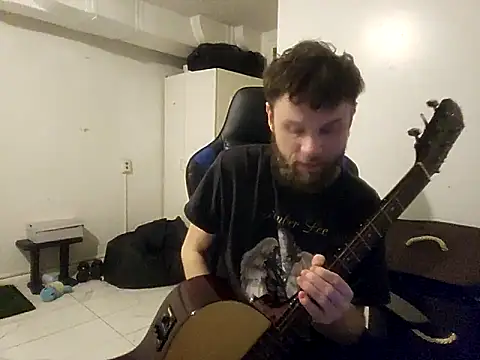 Snapshot of Talenjames4 chatting on December 17, 2025, 2:05 am Talenjames4 online show from December 17, 2025, 2:05 am