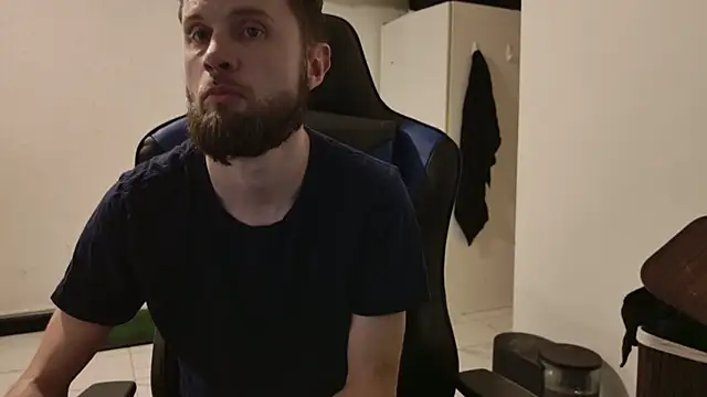 Snapshot of Talenjames4 chatting on December 5, 2025, 1:49 am Talenjames4 online show from December 5, 2025, 1:49 am