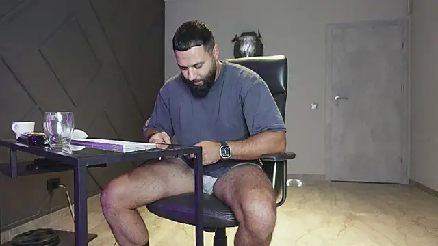 Snapshot of mattmasterss chatting on October 7, 2025, 9:27 pm mattmasterss online show from October 7, 2025, 9:27 pm