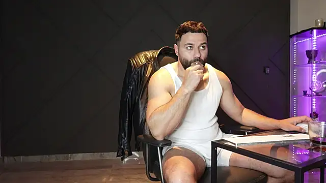 mattmasterss online show from April 28, 2026, 9:41 pm