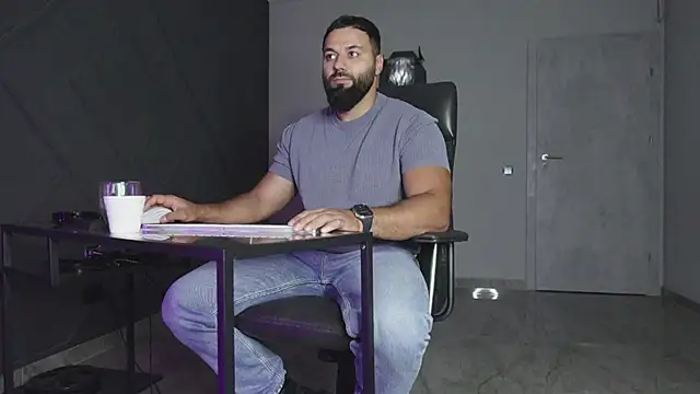 Snapshot of mattmasterss chatting on October 22, 2025, 6:51 pm mattmasterss online show from October 22, 2025, 6:51 pm