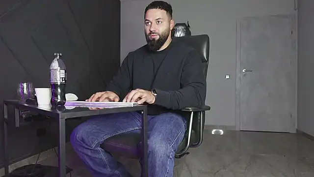 Snapshot of mattmasterss chatting on October 19, 2025, 7:27 pm mattmasterss online show from October 19, 2025, 7:27 pm