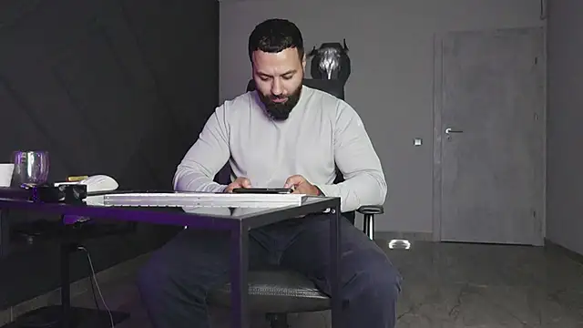 Snapshot of mattmasterss chatting on October 9, 2025, 12:55 am mattmasterss online show from October 9, 2025, 12:55 am