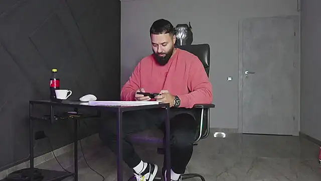 Snapshot of mattmasterss chatting on October 31, 2025, 8:27 pm mattmasterss online show from October 31, 2025, 8:27 pm