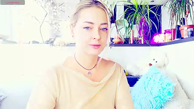 Snapshot of _JuliaSpace_ chatting on November 15, 2025, 12:31 pm JuliaSpace online show from November 15, 2025, 12:31 pm