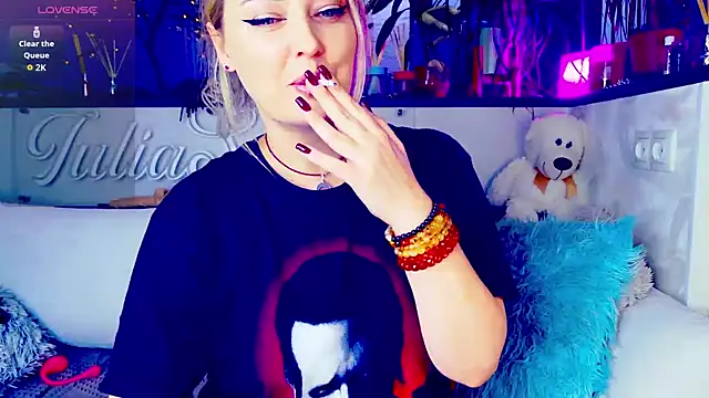 Snapshot of _JuliaSpace_ chatting on December 15, 2025, 8:25 pm JuliaSpace online show from December 15, 2025, 8:25 pm