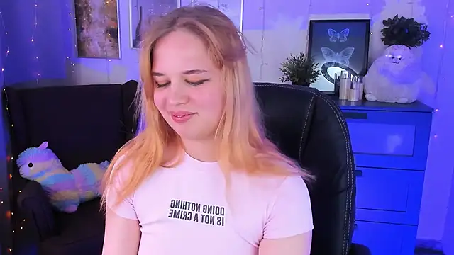 Snapshot of AlicePopsy chatting on October 25, 2025, 9:04 pm AlicePopsy online show from October 25, 2025, 9:04 pm