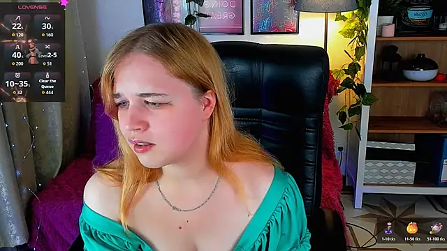 Snapshot of AlicePopsy chatting on November 2, 2025, 4:01 pm AlicePopsy online show from November 2, 2025, 4:01 pm