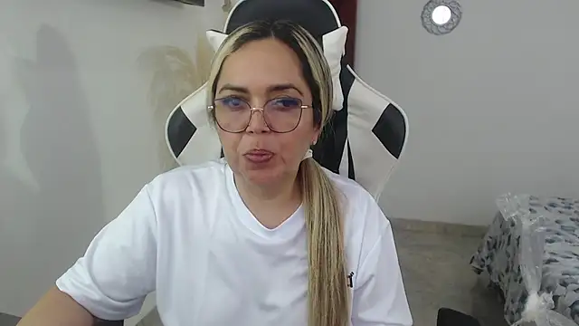 Snapshot of samy_vsn chatting on May 12, 2026, 7:20 pm samy vsn online show from May 12, 2026, 7:20 pm