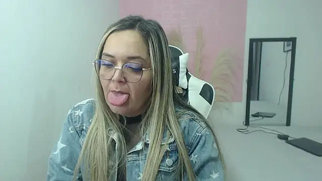 Snapshot of samy_vsn chatting on June 15, 2026, 8:30 pm samy vsn online show from June 15, 2026, 8:30 pm