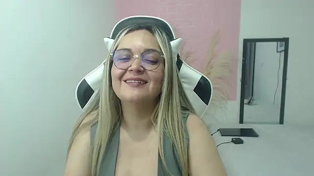 Snapshot of samy_vsn chatting on June 10, 2026, 7:48 pm samy vsn online show from June 10, 2026, 7:48 pm