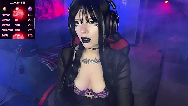 Snapshot of Eva-miller1 chatting on November 4, 2025, 9:35 am Eva-miller1 online show from November 4, 2025, 9:35 am