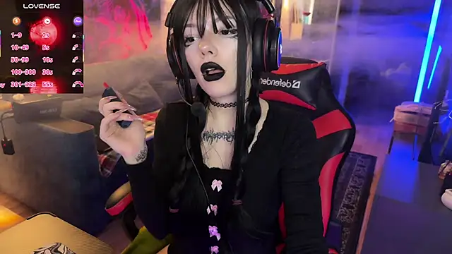 Snapshot of Eva-miller1 chatting on November 7, 2025, 9:25 am Eva-miller1 online show from November 7, 2025, 9:25 am