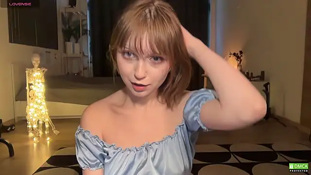 electric babe online show from December 18, 2025, 11:25 am