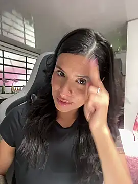 Snapshot of _elektrah chatting on July 17, 2026, 4:15 pm elektrah online show from July 17, 2026, 4:15 pm