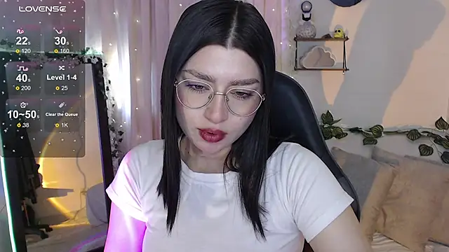 mily thomson b  online show from December 4, 2025, 6:18 pm