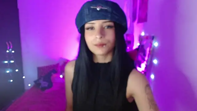Snapshot of Kind_Scarlett chatting on May 8, 2026, 11:19 pm Kind Scarlett online show from May 8, 2026, 11:19 pm