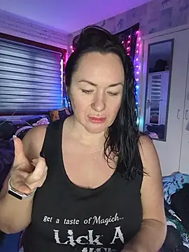 KinkyLittleWitch online show from February 6, 2026, 2:02 pm