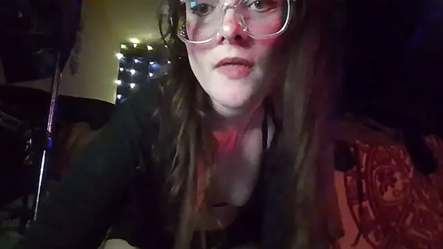 Snapshot of EyaDivine1 chatting on October 22, 2025, 4:23 am EyaDivine1 online show from October 22, 2025, 4:23 am