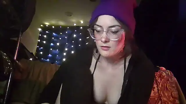 Snapshot of EyaDivine1 chatting on December 2, 2025, 4:14 am EyaDivine1 online show from December 2, 2025, 4:14 am