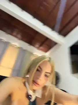 Snapshot of emiss_ chatting on November 30, 2025, 5:58 pm emiss online show from November 30, 2025, 5:58 pm